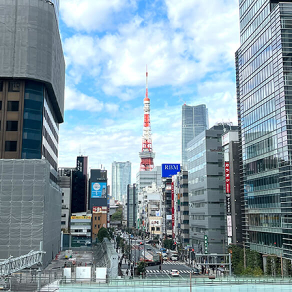 浜松町駅から望む東京タワーの拡大写真を見る
